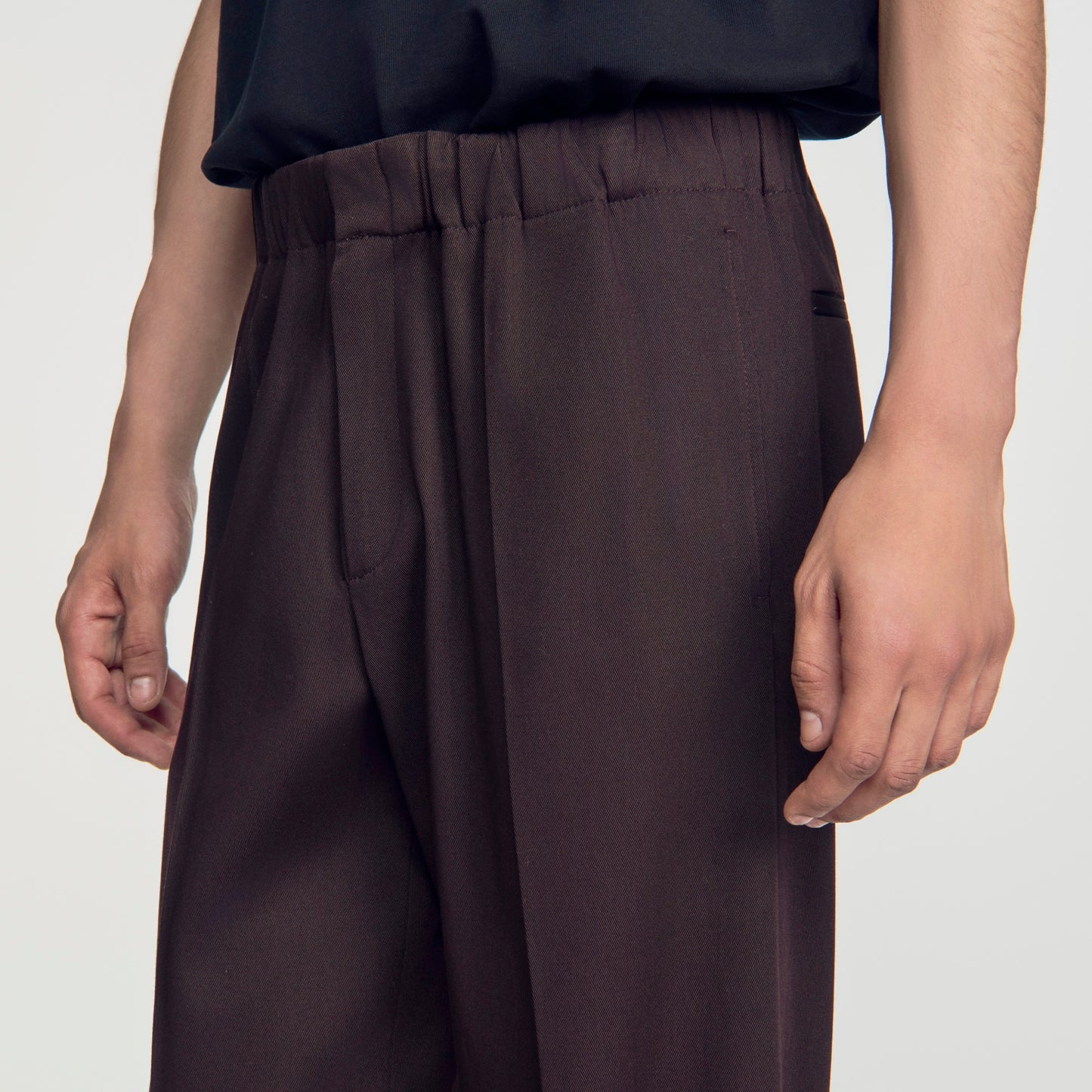 Pantalón ancho con cintura elástica