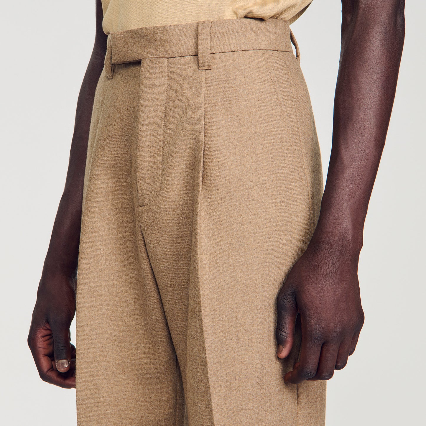 Pantalón de traje amplio de lana
