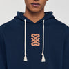 Sudadera con parche de cuero
