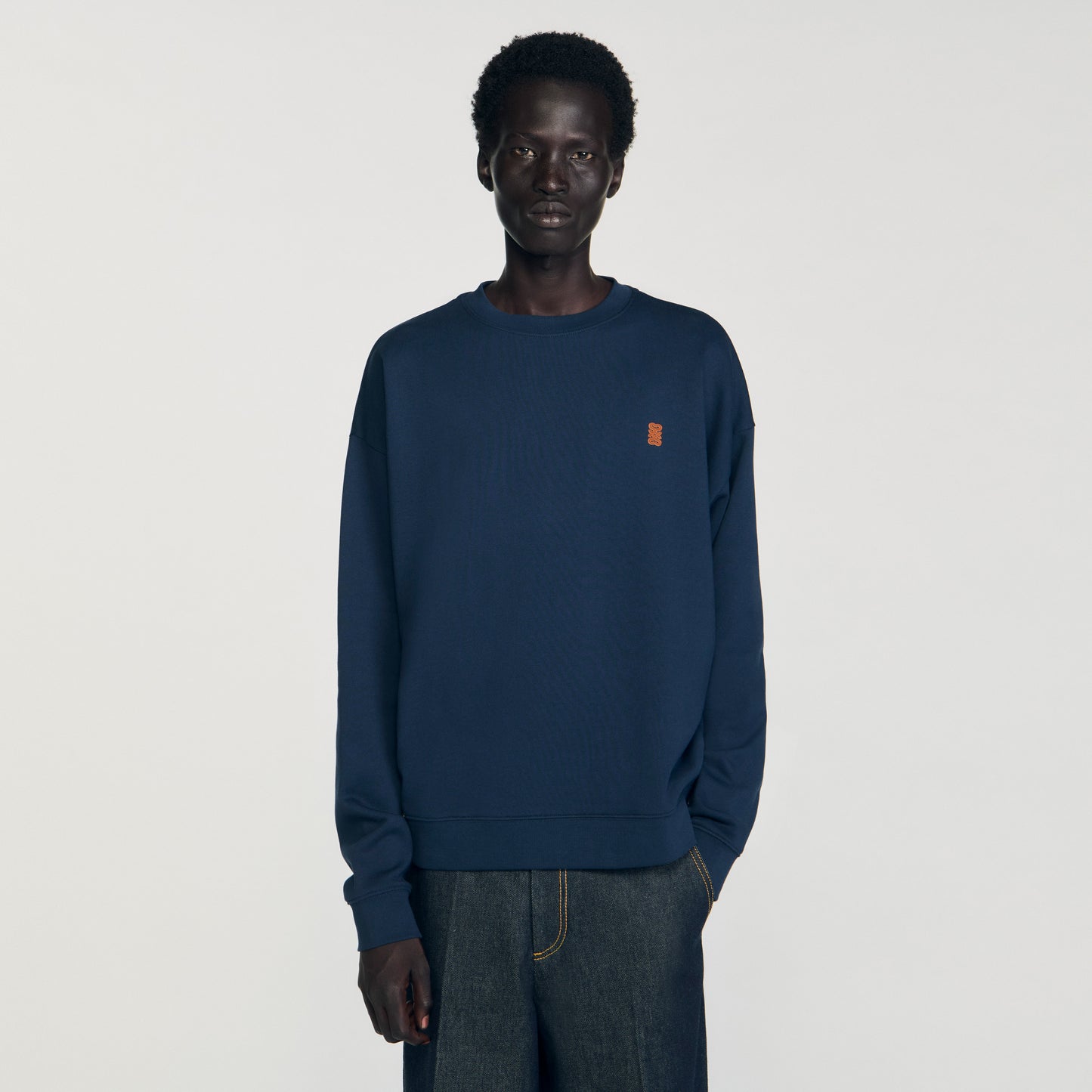 Sudadera oversize con parche de cuero