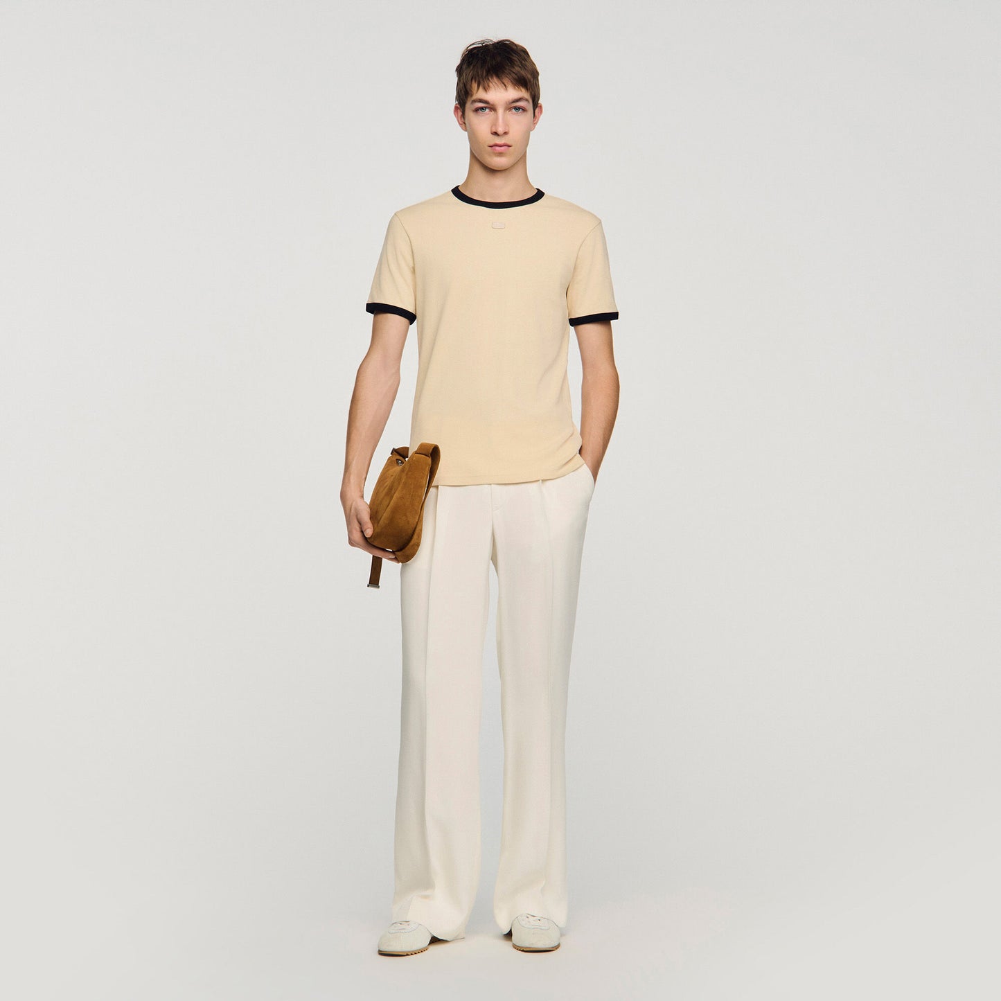 Camiseta bicolor con parche