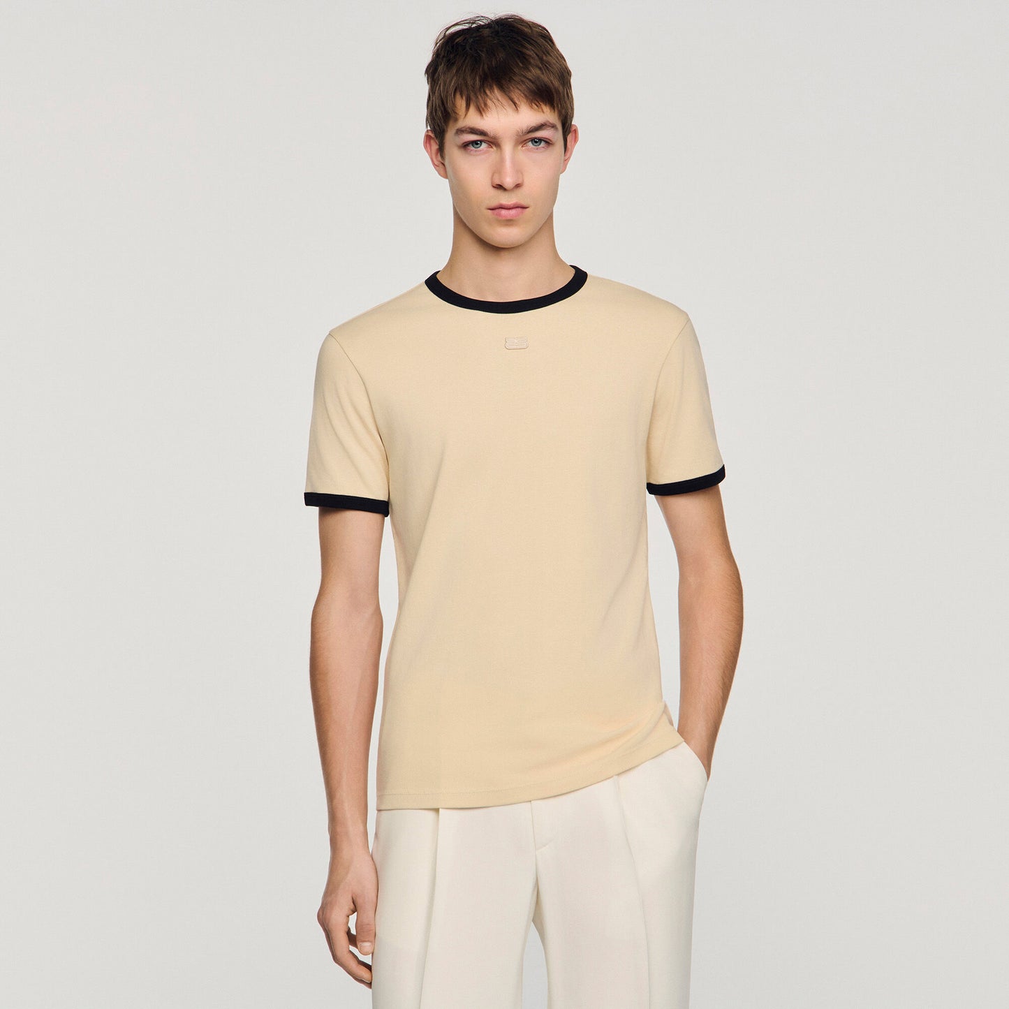 Camiseta bicolor con parche