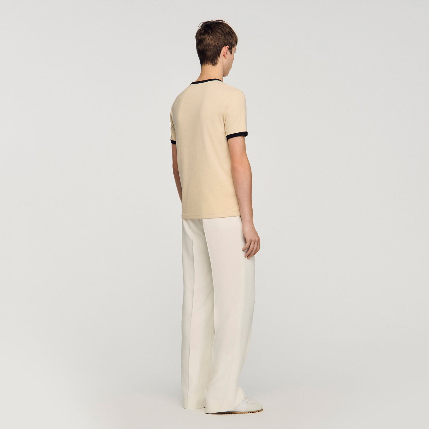 Camiseta bicolor con parche