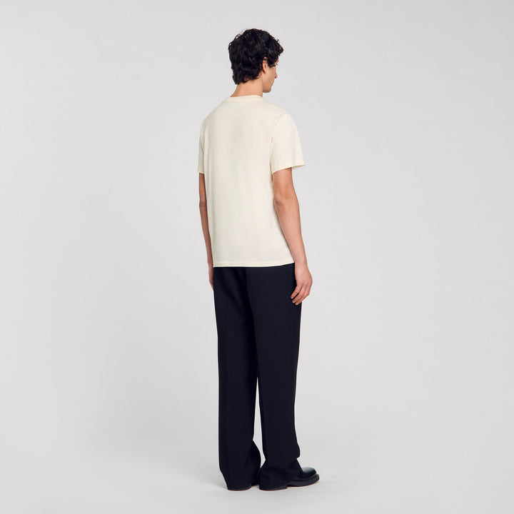 Camiseta con detalle de flor