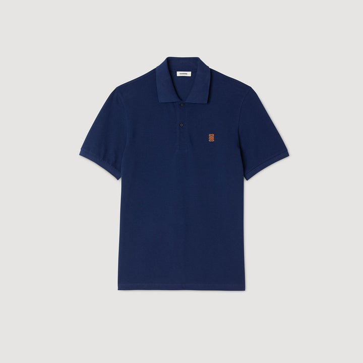 Polo con logotipo de cuero