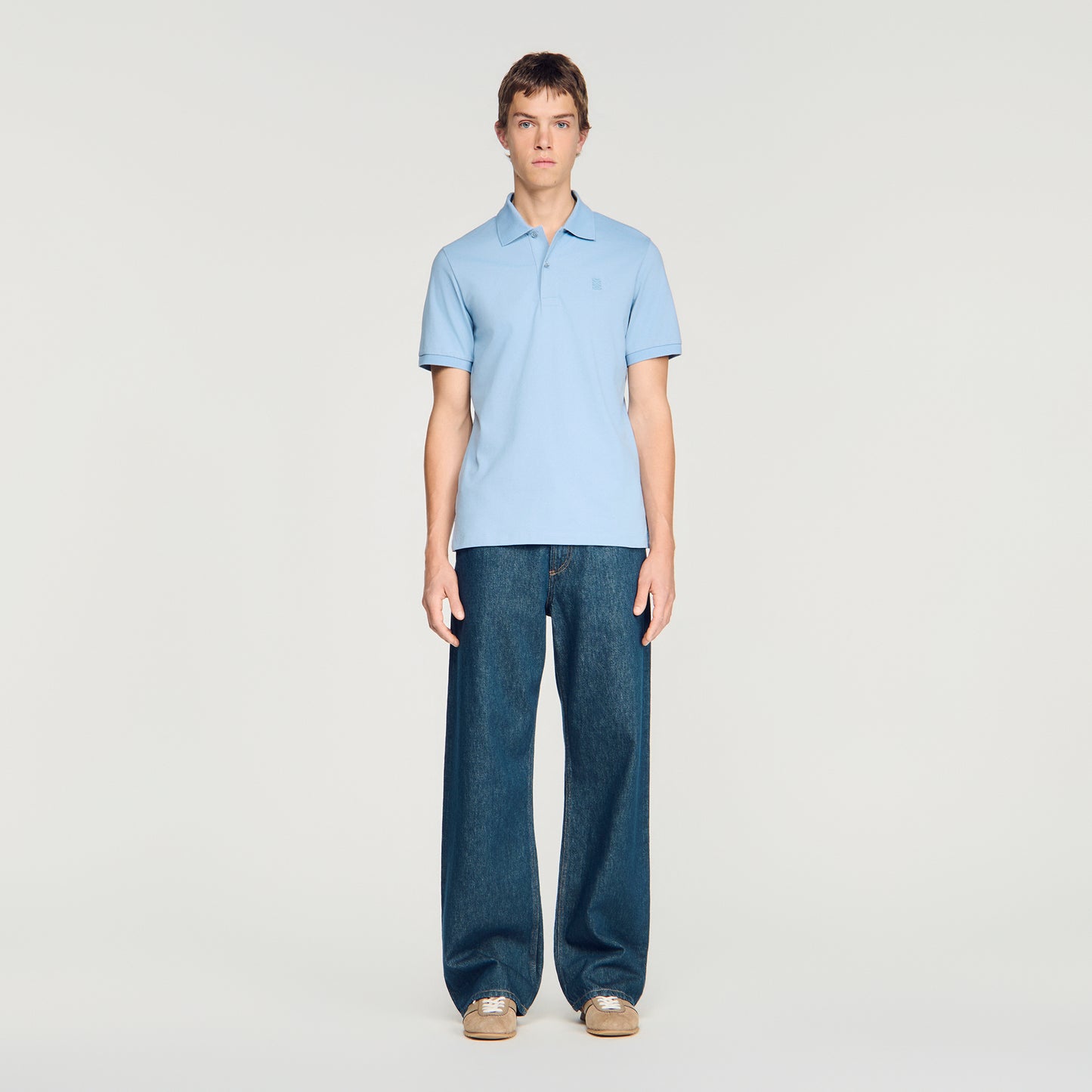 Polo de algodón con logo de cuero
