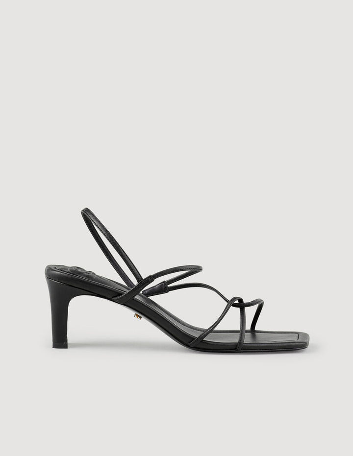 Sandalias con tiras