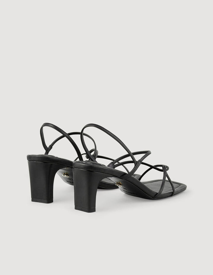Sandalias con tiras