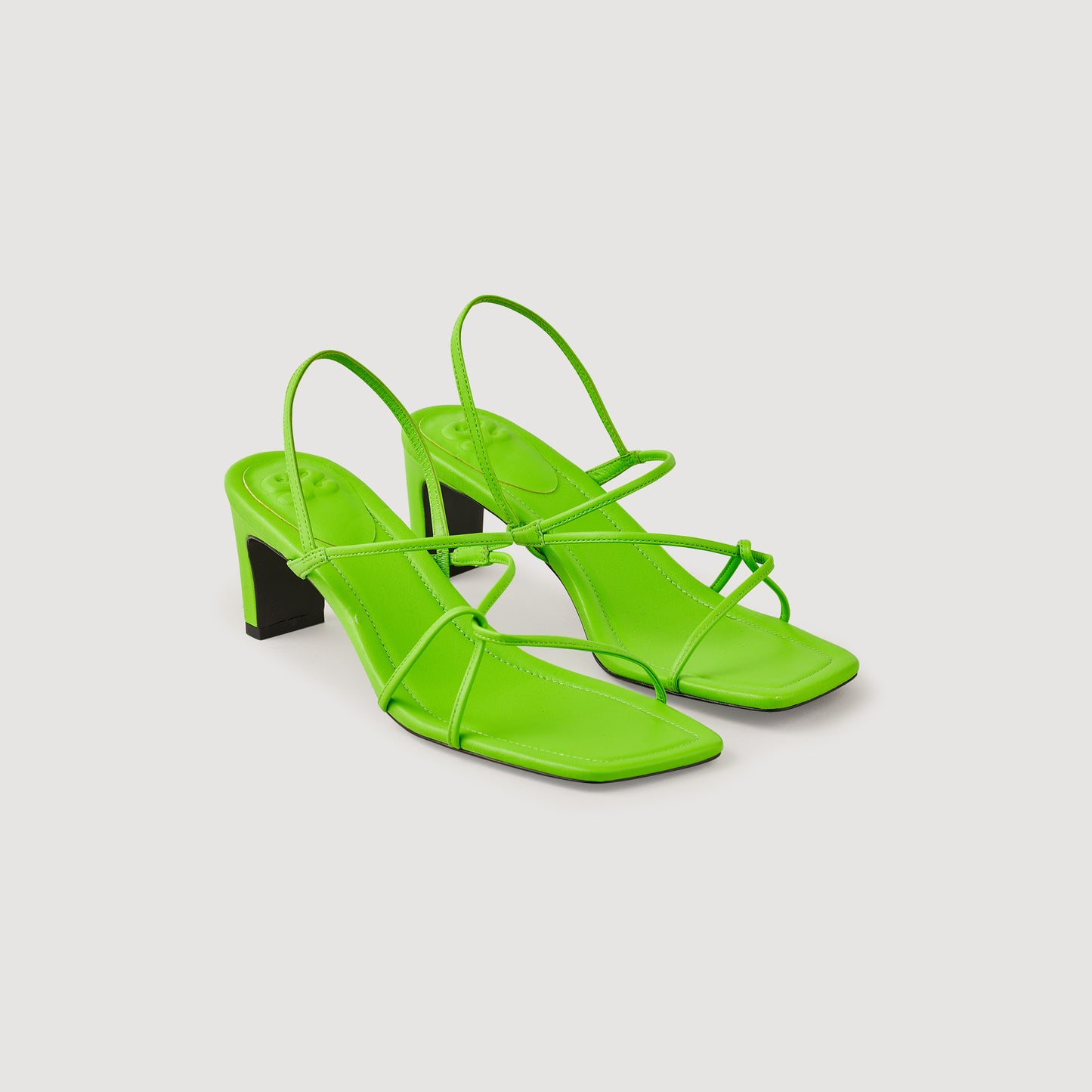 Sandalias con tiras