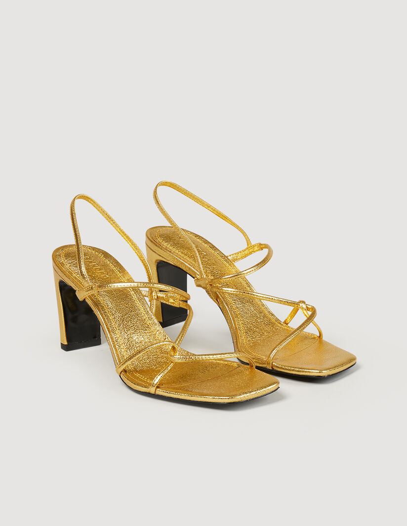 Sandalias de piel repujada