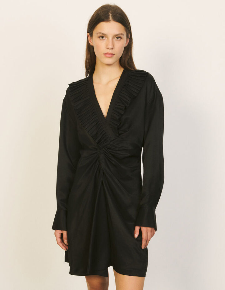 Vestido corto con volantes fruncidos