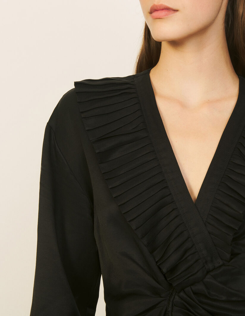 Vestido corto con volantes fruncidos