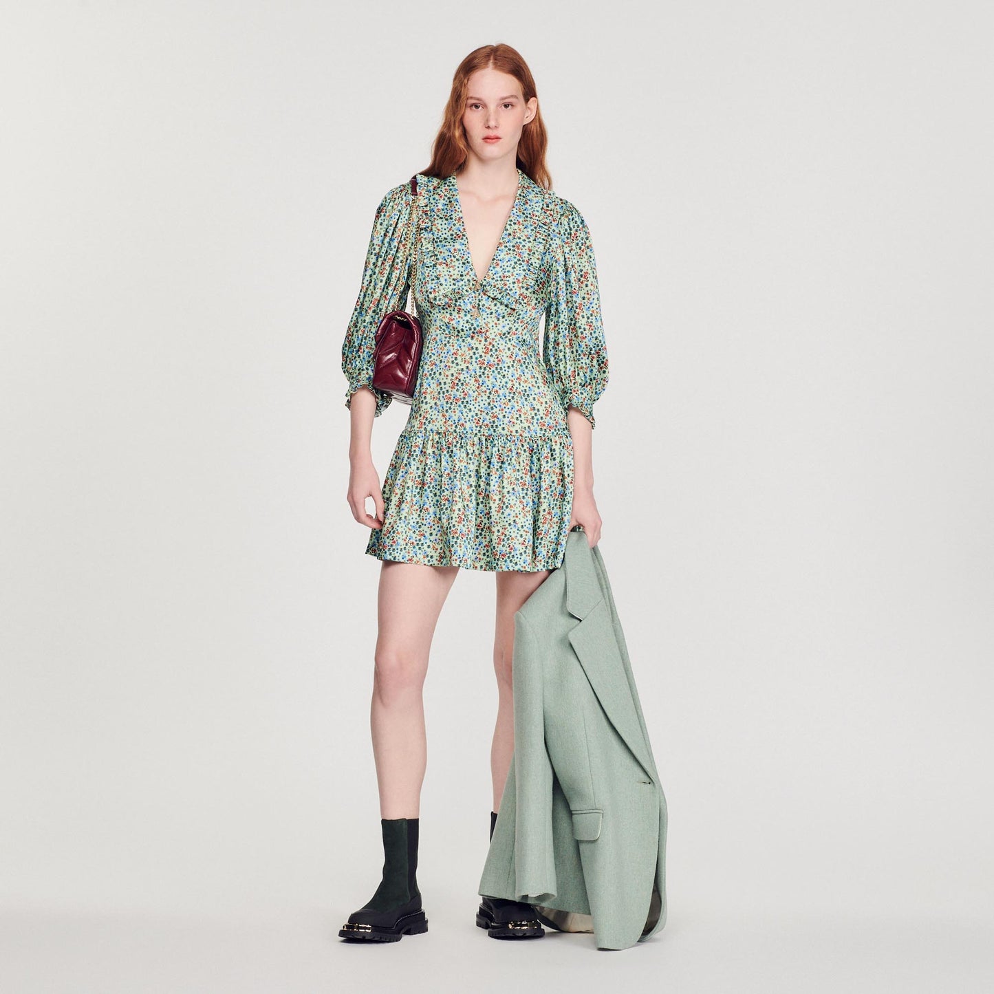 Vestido corto y fluido, estampado floral