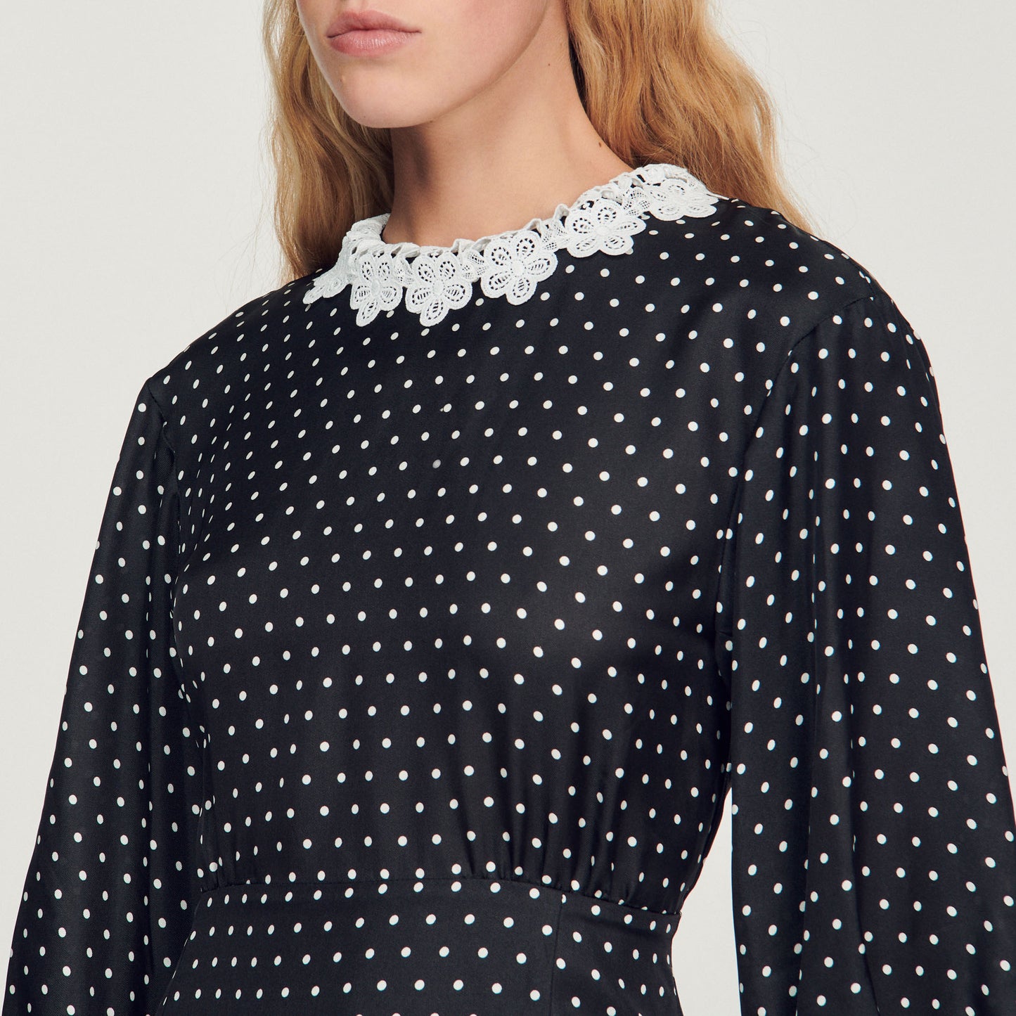 Vestido corto fluido estampado lunares