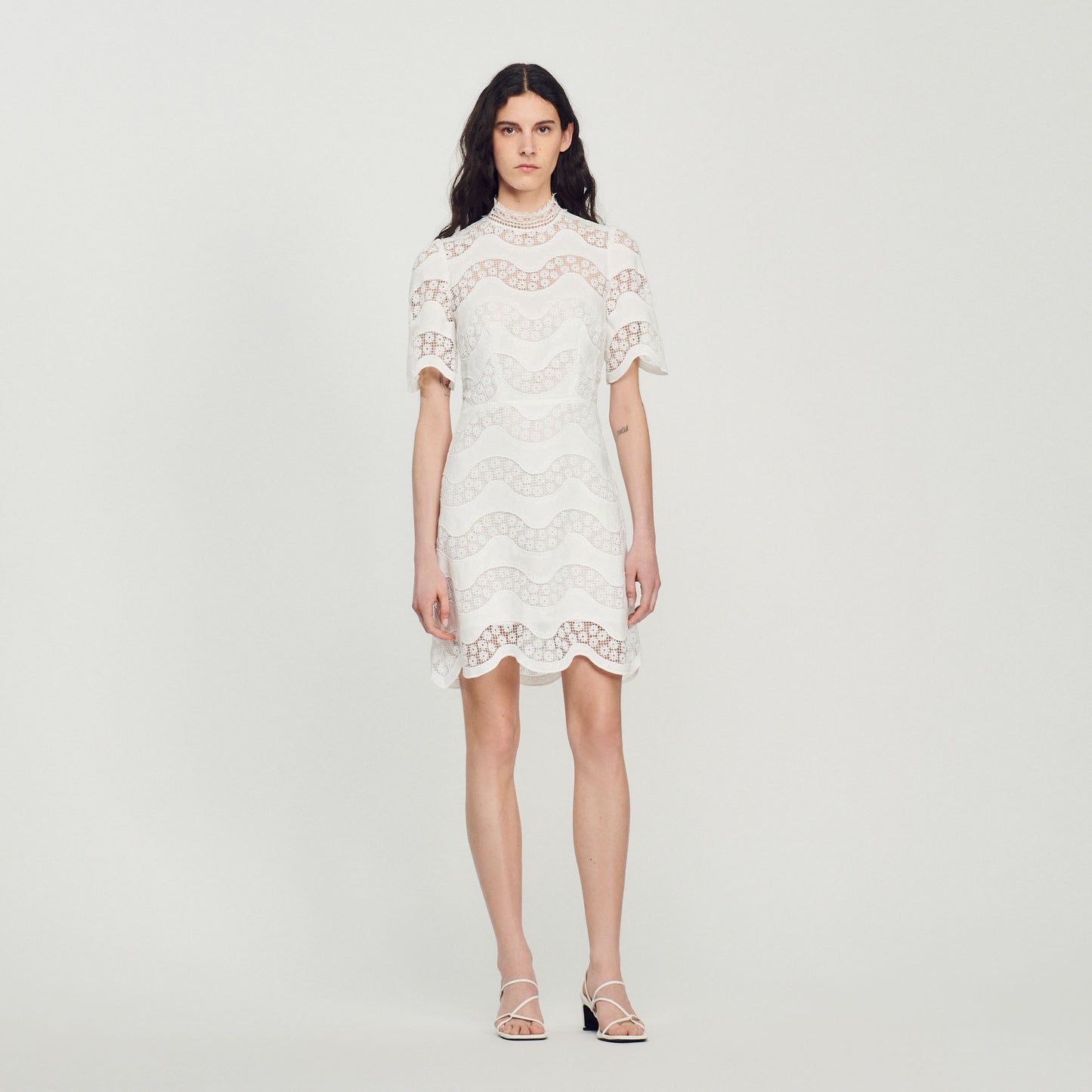 Vestido corto de guipur