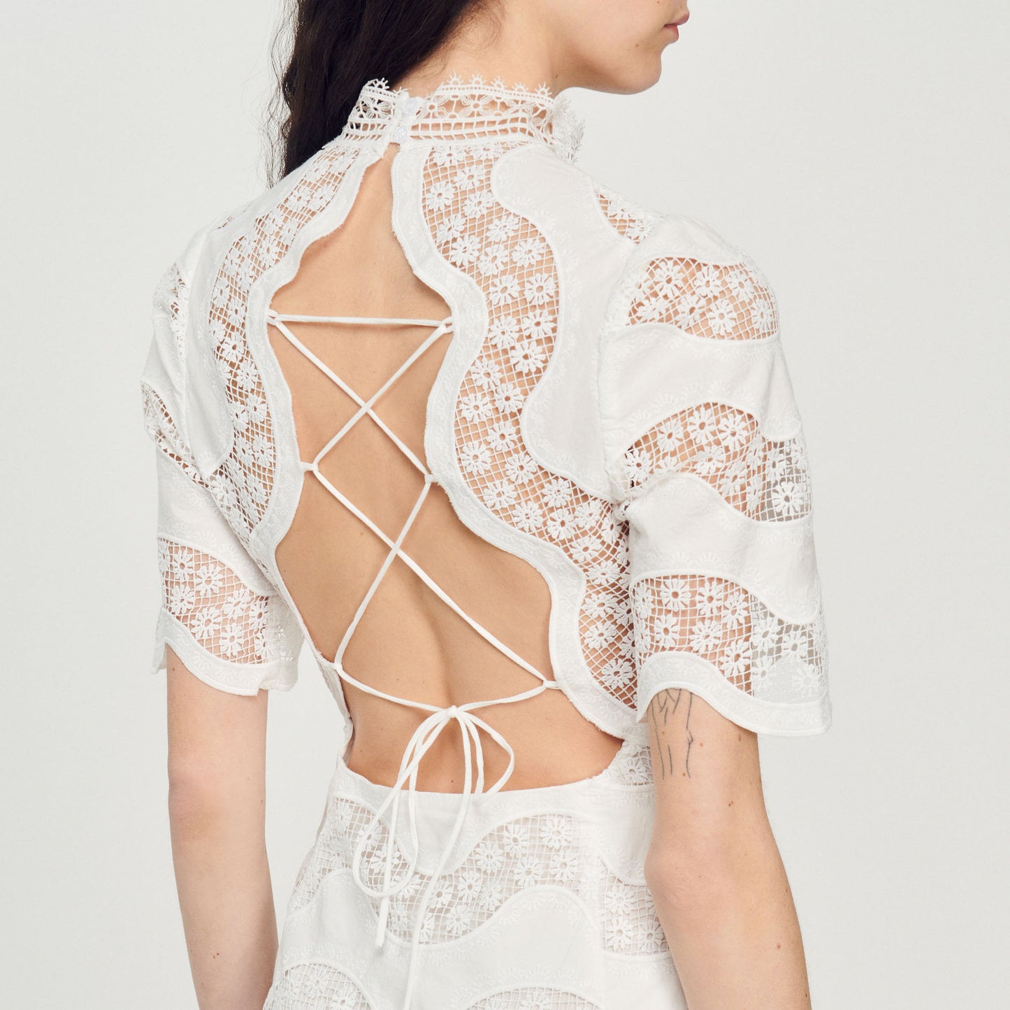 Vestido corto de guipur