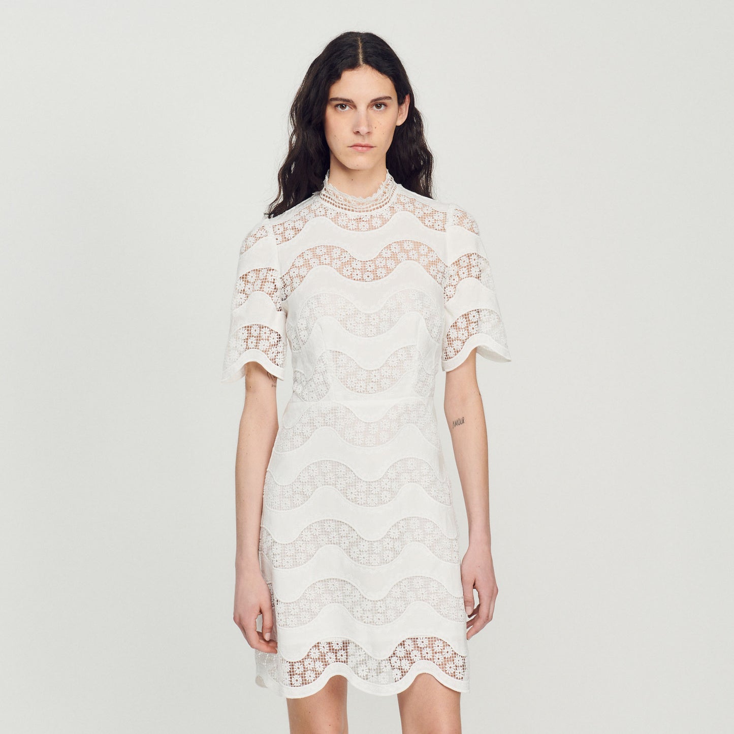 Vestido corto de guipur