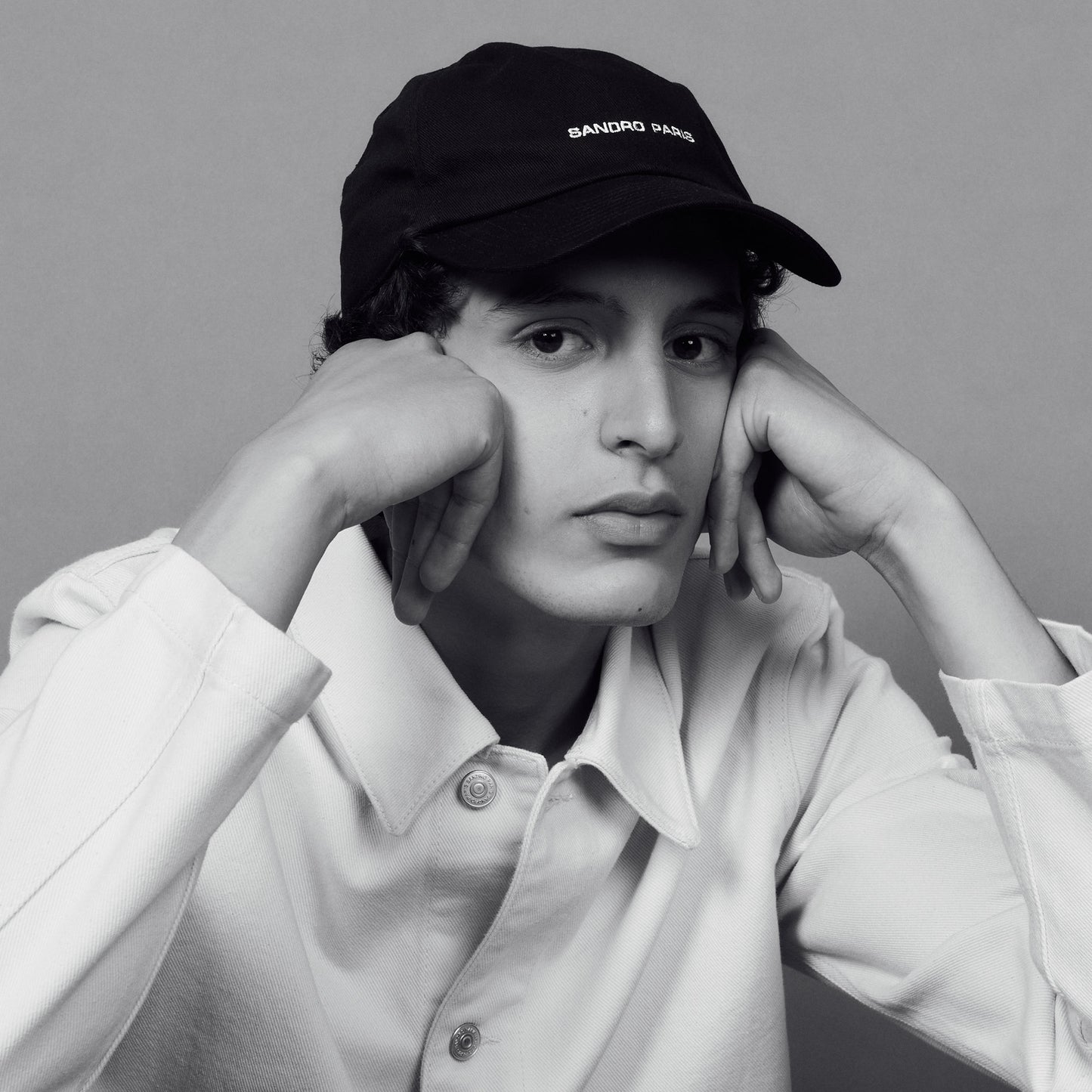 Gorra con logotipo bordado