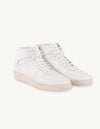 Sneakers altas de pie