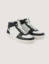 Sneakers altas de pie