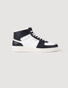 Sneakers altas de pie