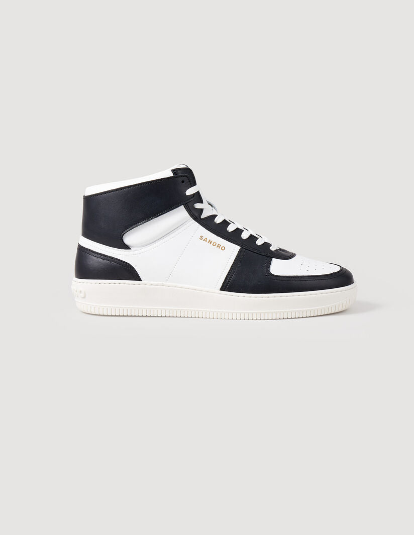 Sneakers altas de pie