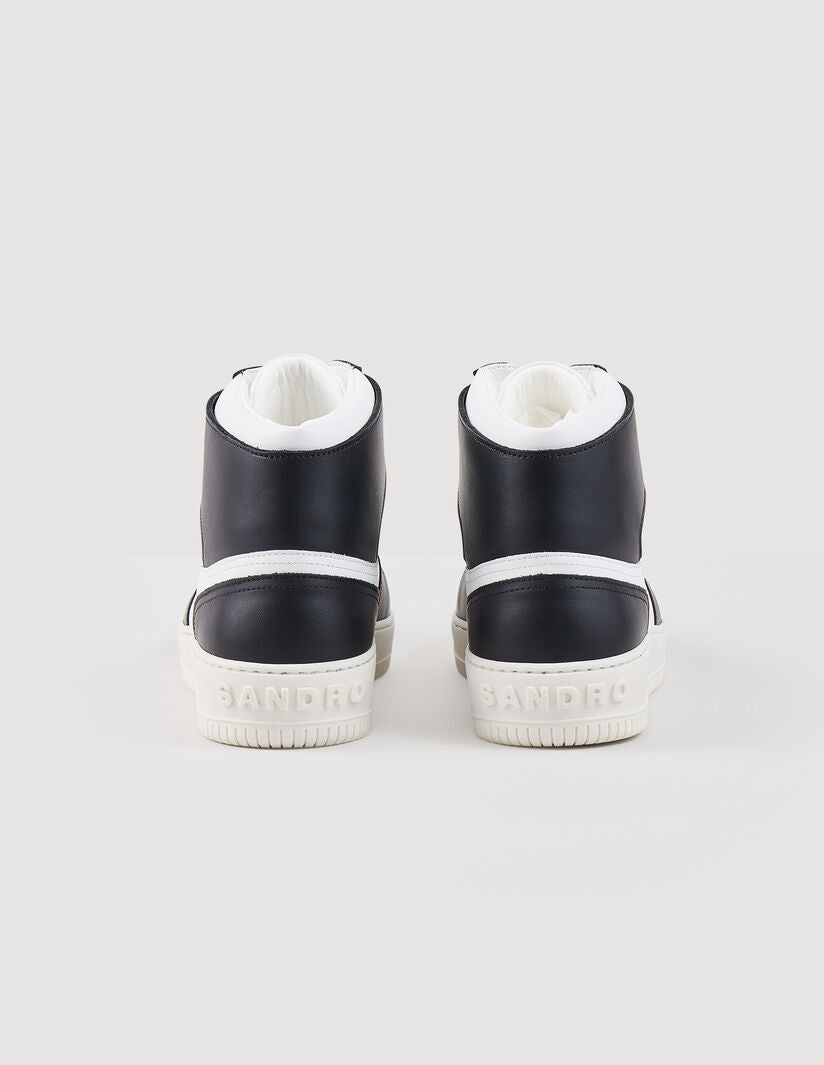 Sneakers altas de pie