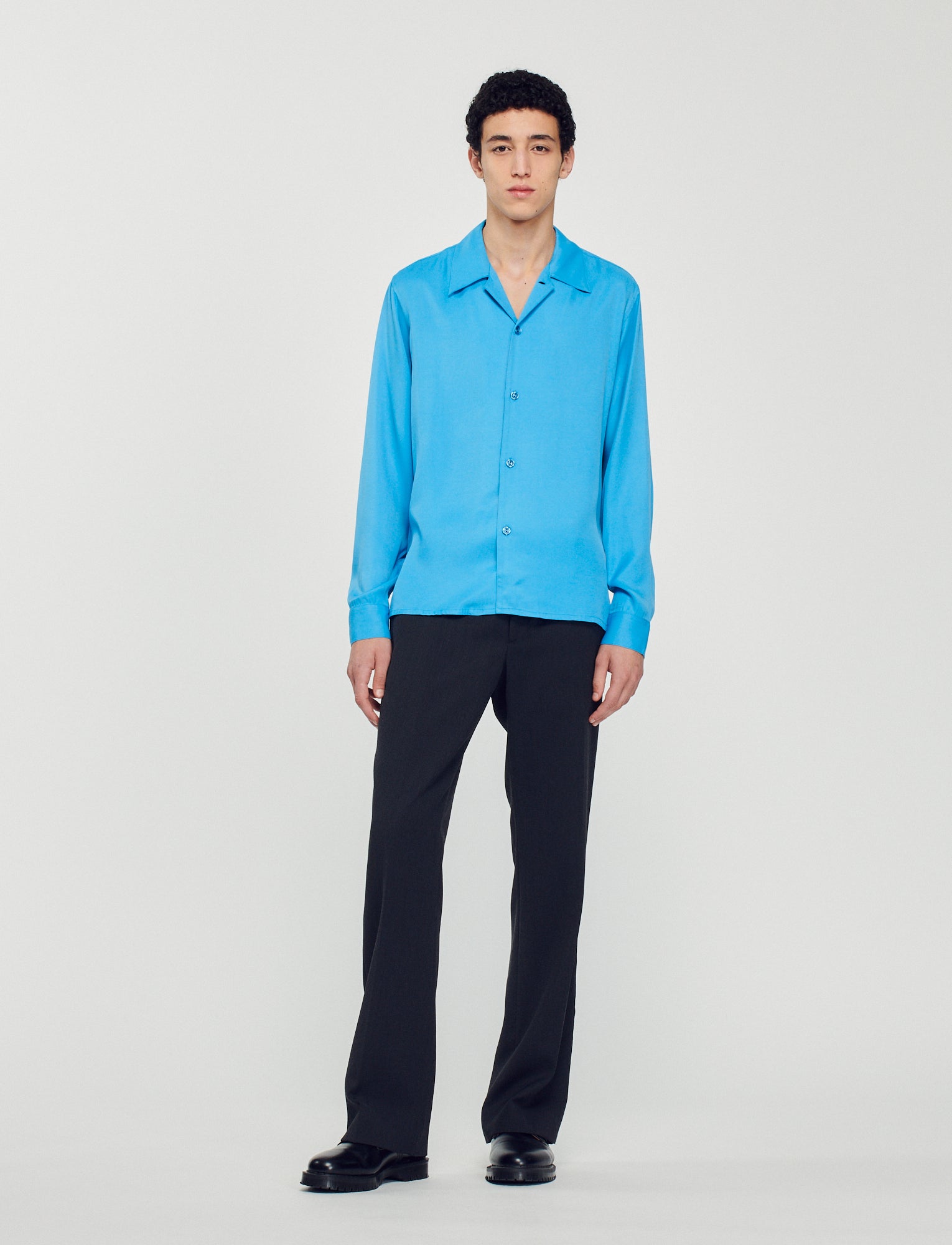 Camisa fluida de cuello estilo tiburón