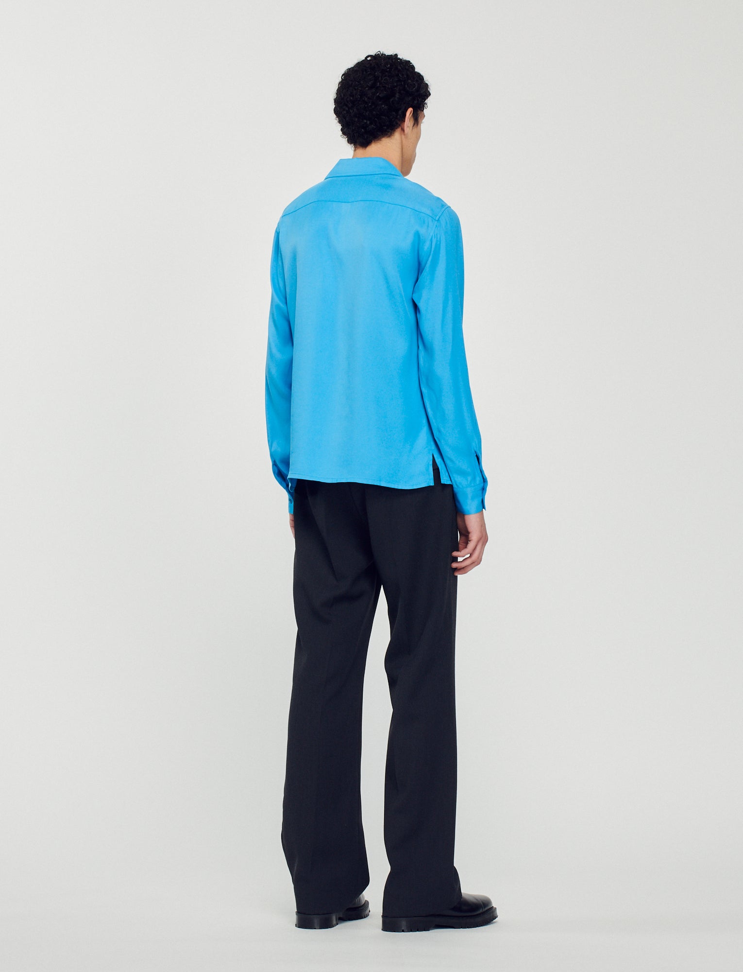Camisa fluida de cuello estilo tiburón