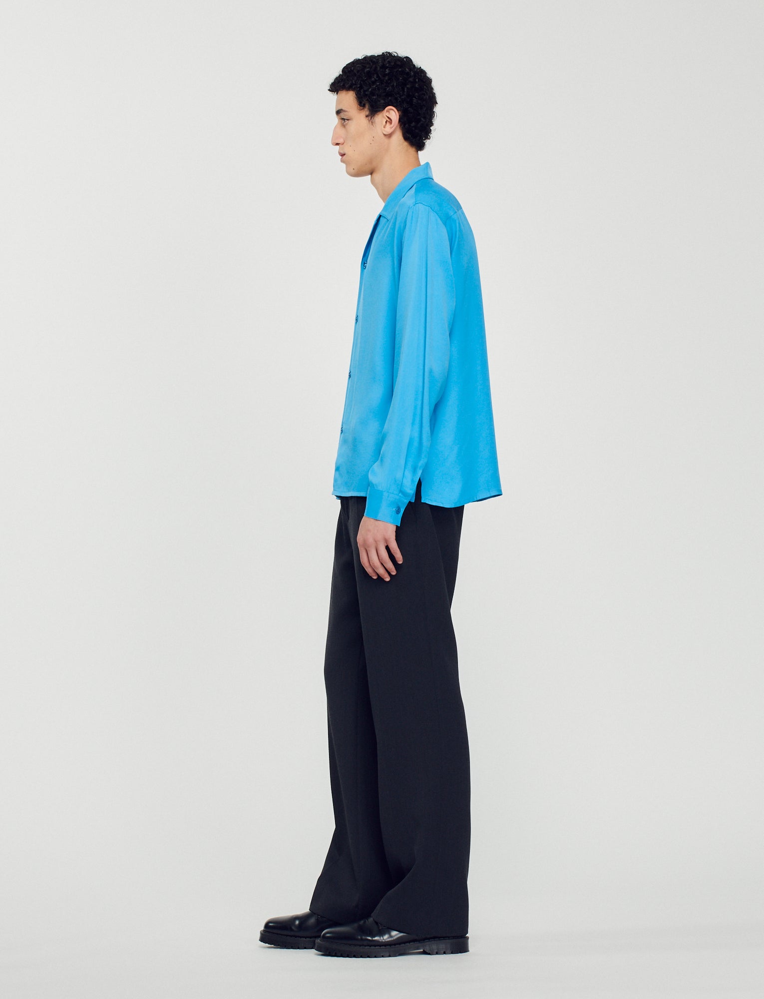 Camisa fluida de cuello estilo tiburón