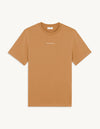 Camiseta con logotipo bordado